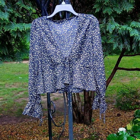 SHEIN Tops - SHEIN Black and White Ruffled Tie Front Blouse Sz M NWOT